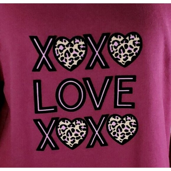 Feeling Festive Womans Pink Sweatshirt Sz M Love XXOO Lightweight Hearts Leopard - Picture 2 of 5